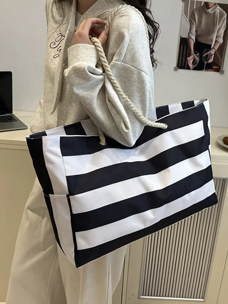 The Tide Tote - Detail